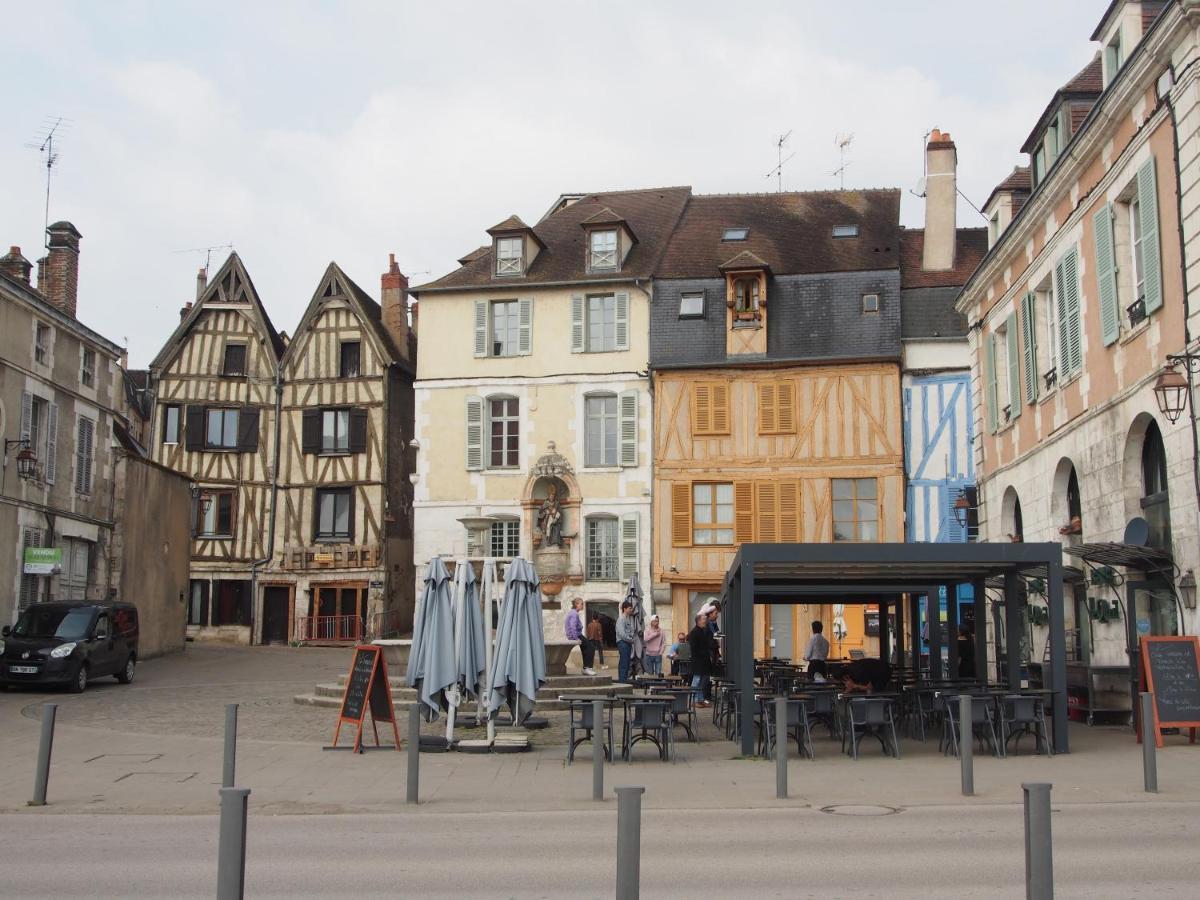 Ferienwohnung Le Mont Brenn Auxerre Exterior foto