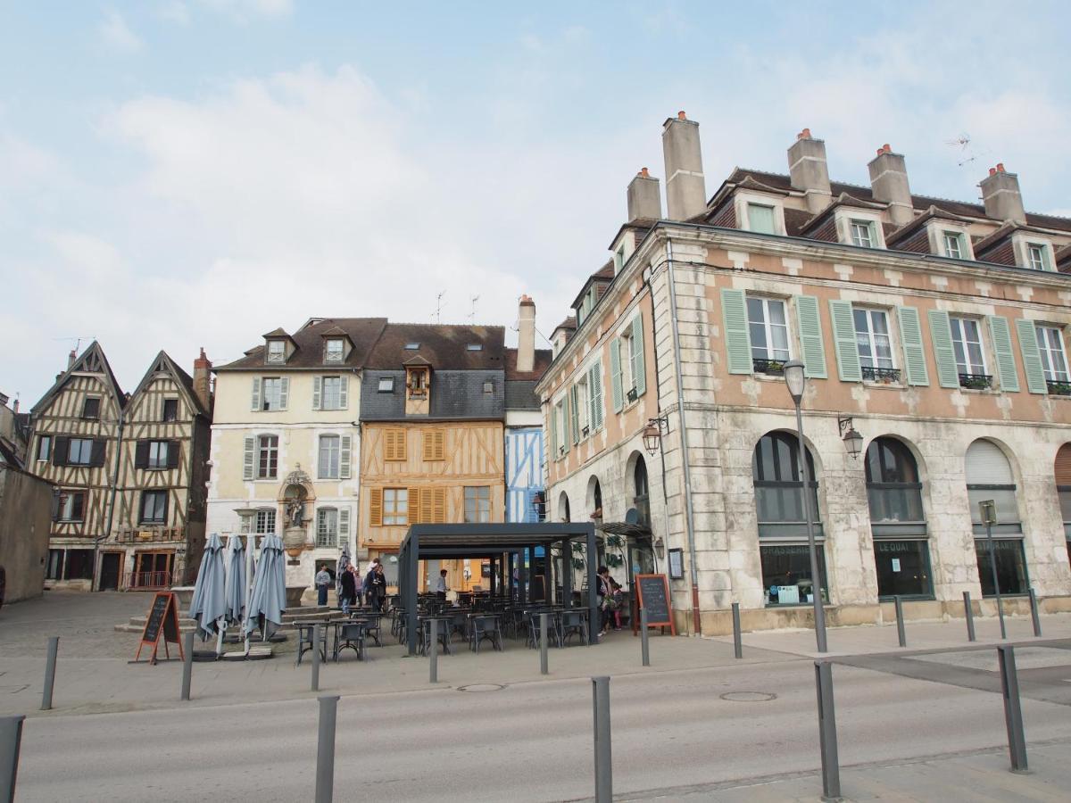 Ferienwohnung Le Mont Brenn Auxerre Exterior foto