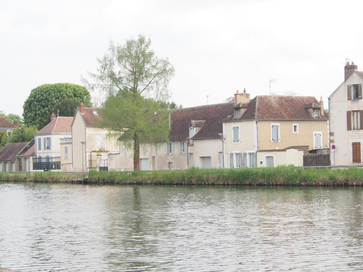Ferienwohnung Le Mont Brenn Auxerre Exterior foto
